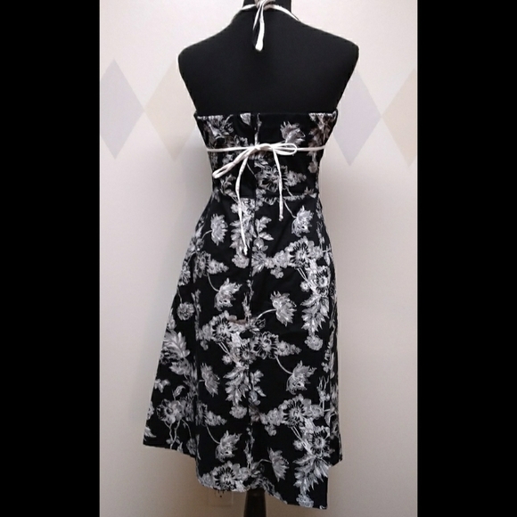 Black and white halter neck floral print sundress - Picture 2 of 9